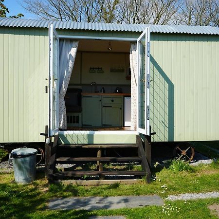 Hillcrest Hut Apartment Tenby Exterior photo