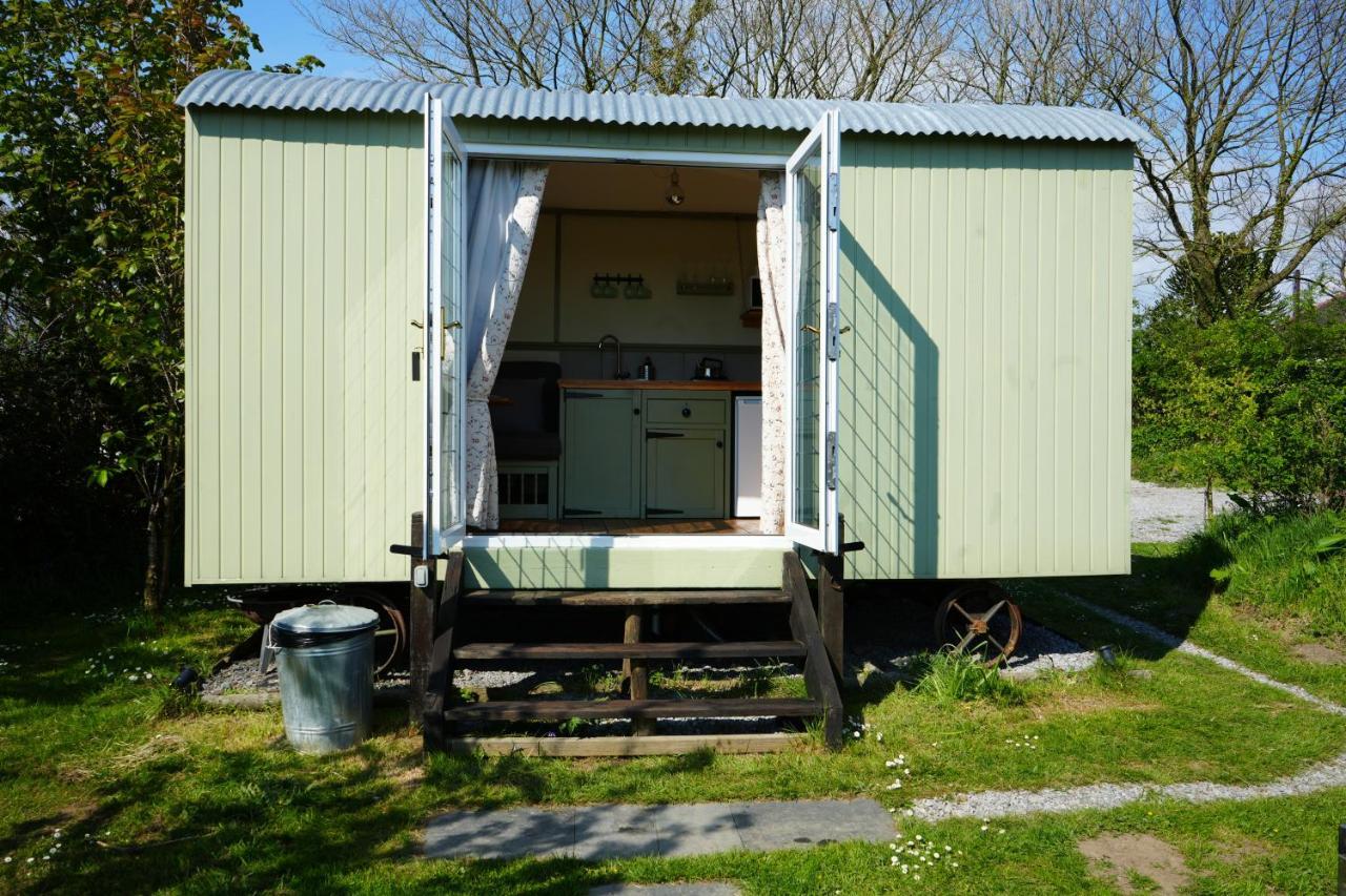 Hillcrest Hut Apartment Tenby Exterior photo