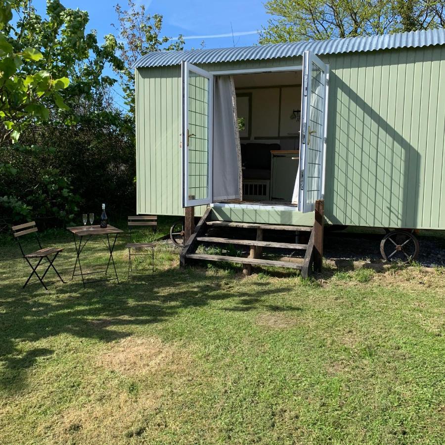 Hillcrest Hut Apartment Tenby Exterior photo