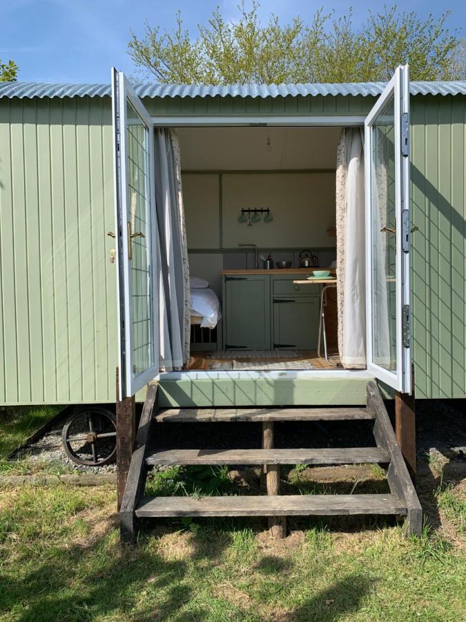Hillcrest Hut Apartment Tenby Exterior photo